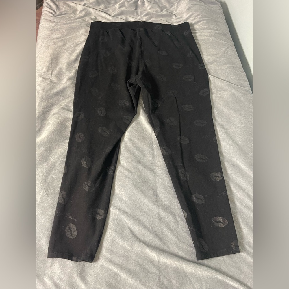 Torrid x Marilyn Monroe 2X (18-20) kisses full length legging - Picture 3 of 5